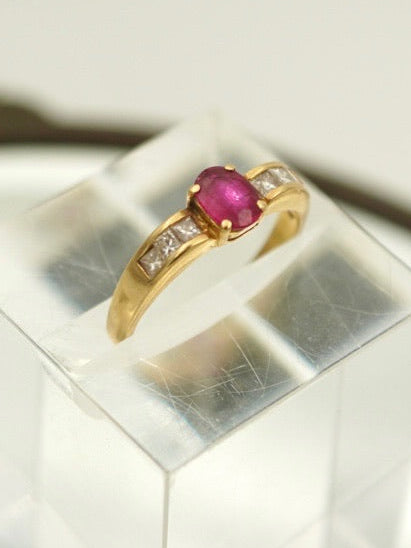 18k Ruby Diamond Ring