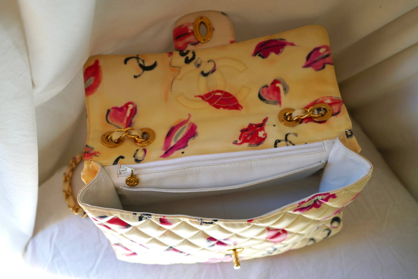 94-96' RARE CHANEL Lips Jumbo Bag